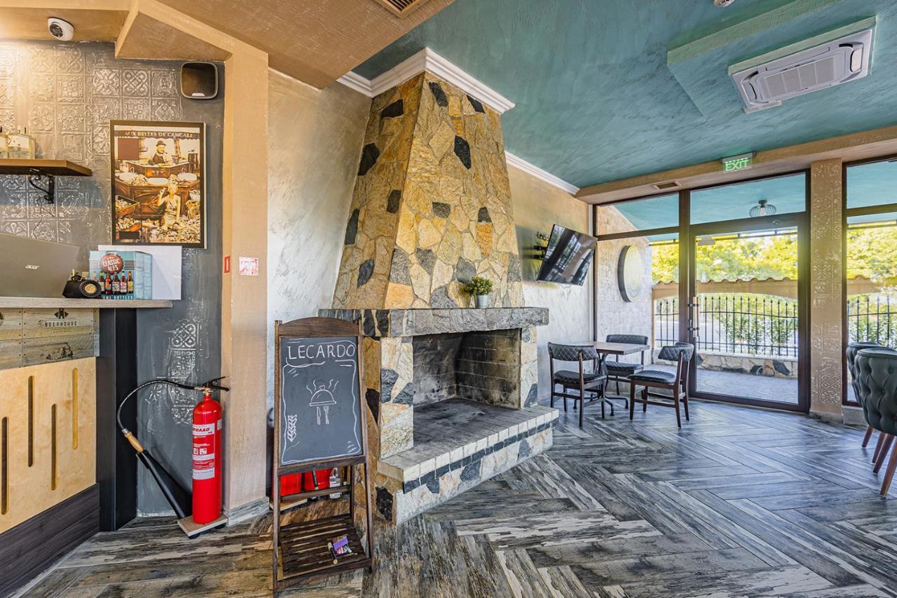 Lecardo Hotel Aheloy Extérieur photo